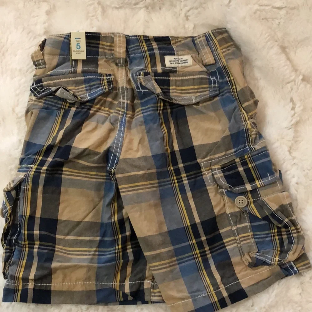 Children’s Place adjustable waist cargo shorts, NWT, size 5.